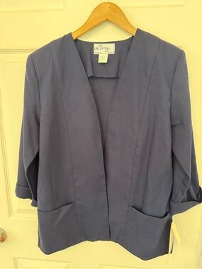 NWT VINTAGE FLAWLESS VINTAGE WOMENS NAVY 
BLAZER

FILENES BRAND!!

WOMENS SIZE 1